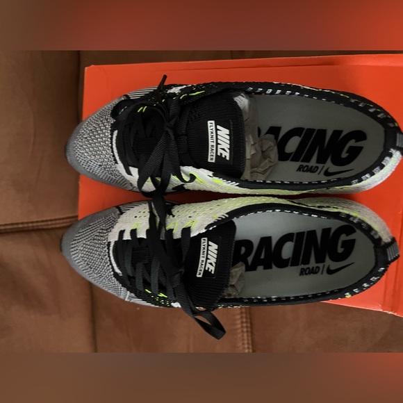 Nike Flynit Racers - Picture 3 of 7